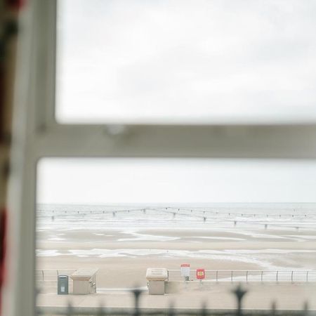 Bed and Breakfast The Chimes On The Sea Blackpool Exterior foto