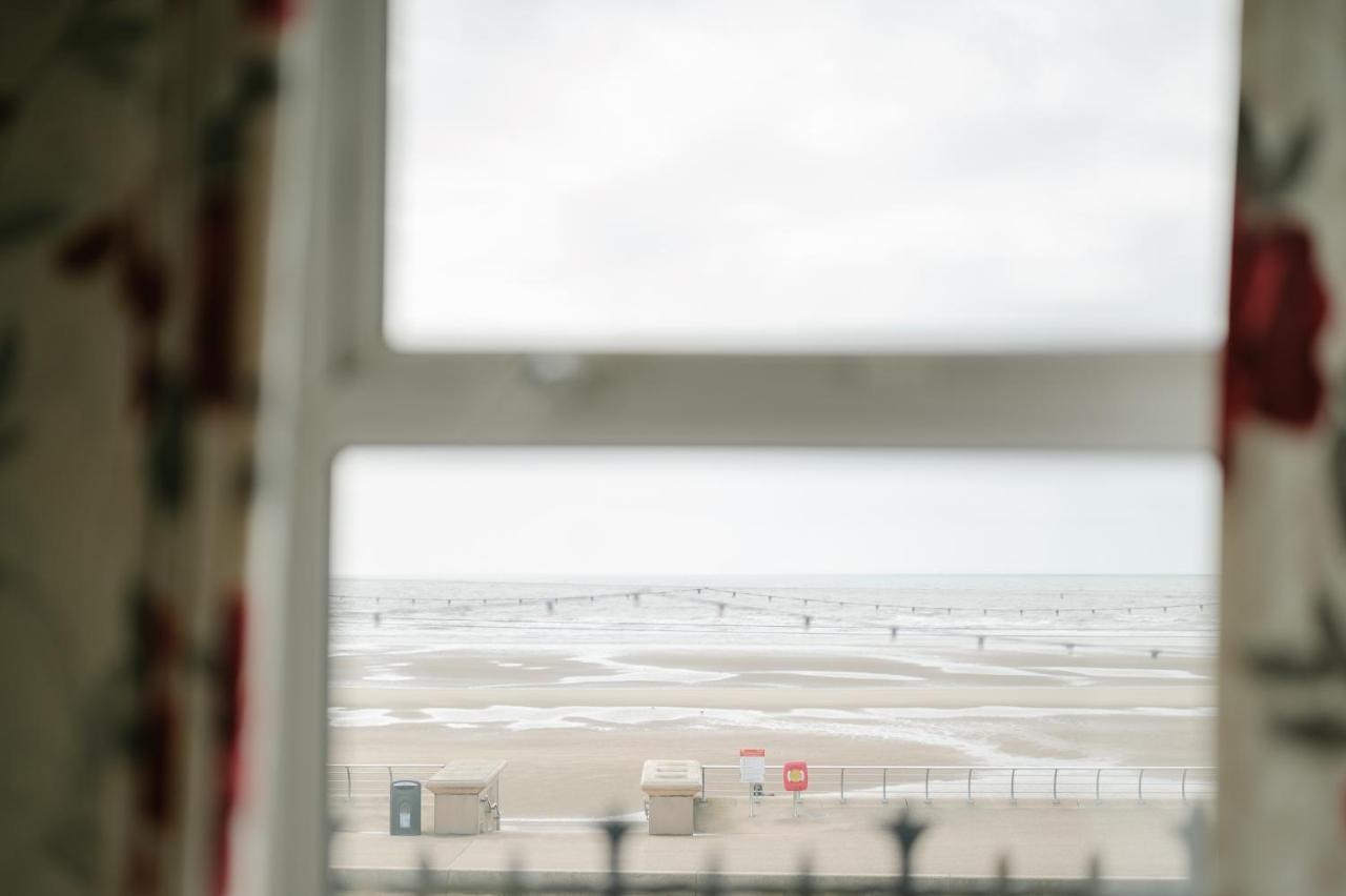 Bed and Breakfast The Chimes On The Sea Blackpool Exterior foto